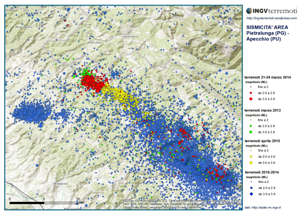Figura 1. Sismicità nella zona di Gubbio dal 2010 alla scorsa settimana (in blu): sono evidenziati in giallo i terremoti della sequenza dell’aprile 2010, in verde quelli del marzo 2013 e in rosso la sismicità di questi giorni. Fonte: Blog INGVterremoti.
